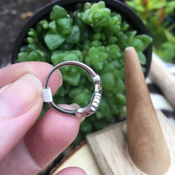 Sterling Silver Baby Feet Ring Size 6 - Picture 4 of 4